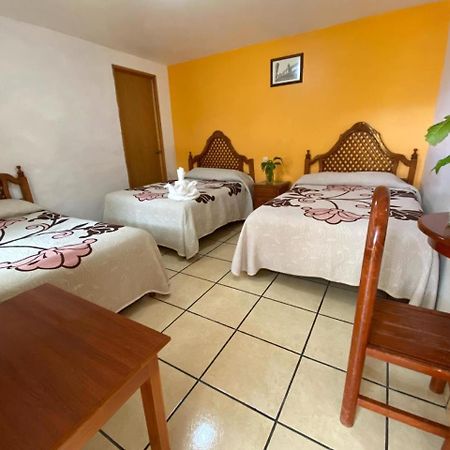 Hotel Posada Camelinas パツクアロ エクステリア 写真