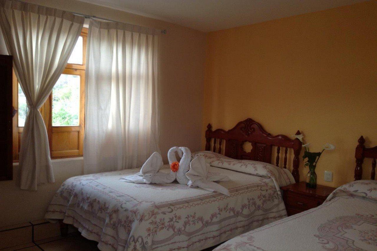 Hotel Posada Camelinas パツクアロ エクステリア 写真