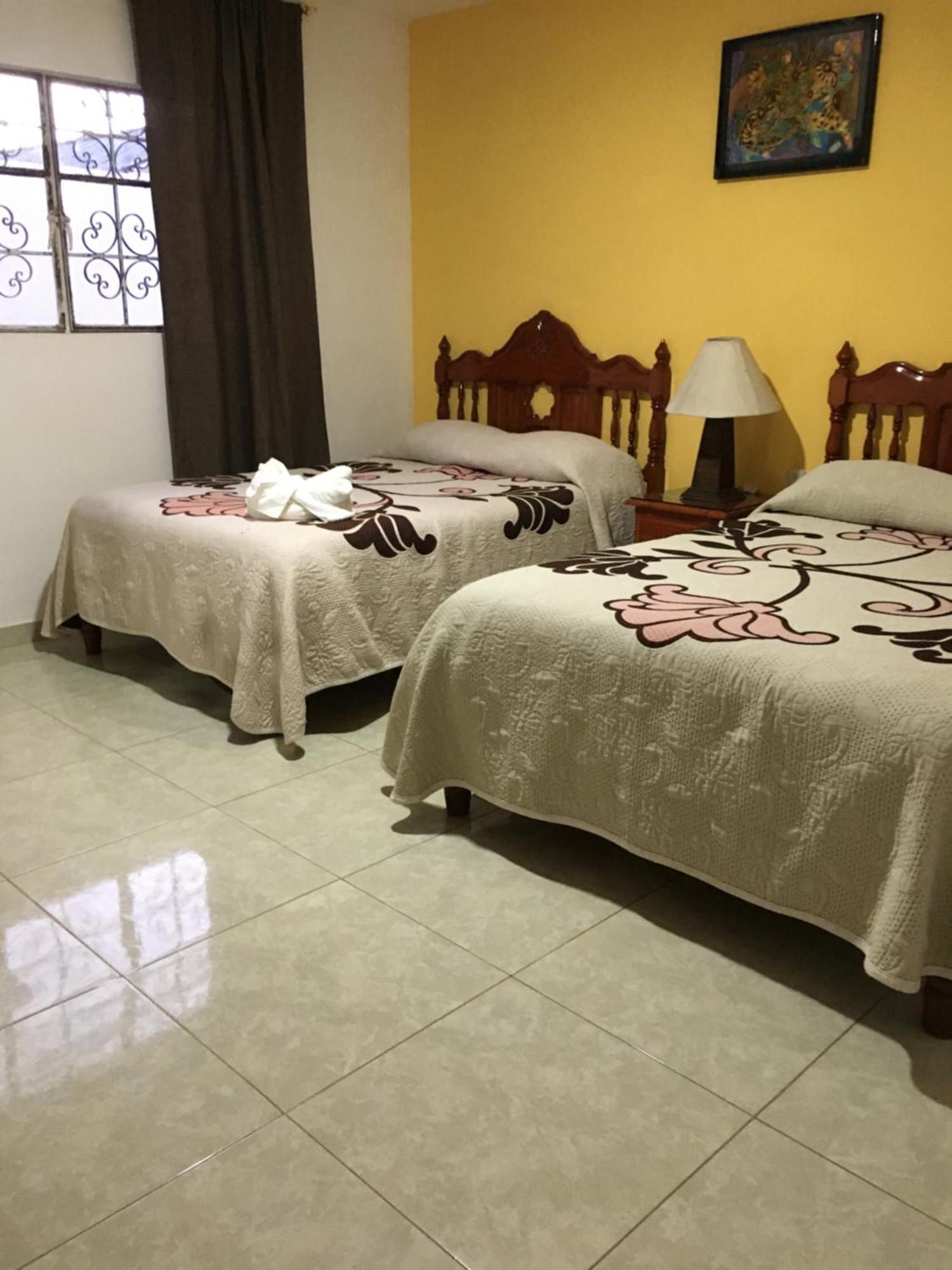 Hotel Posada Camelinas パツクアロ エクステリア 写真