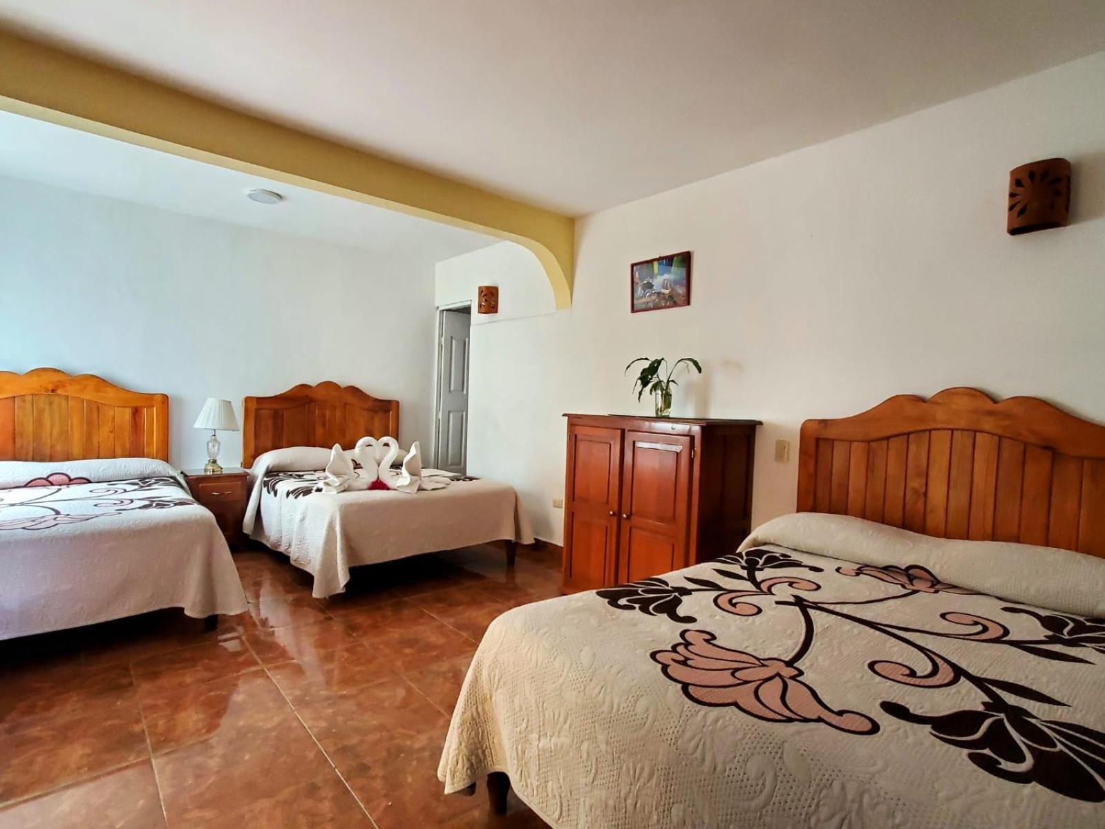 Hotel Posada Camelinas パツクアロ エクステリア 写真