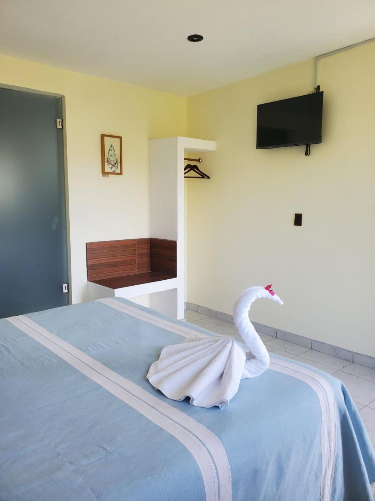 Hotel Posada Camelinas パツクアロ エクステリア 写真