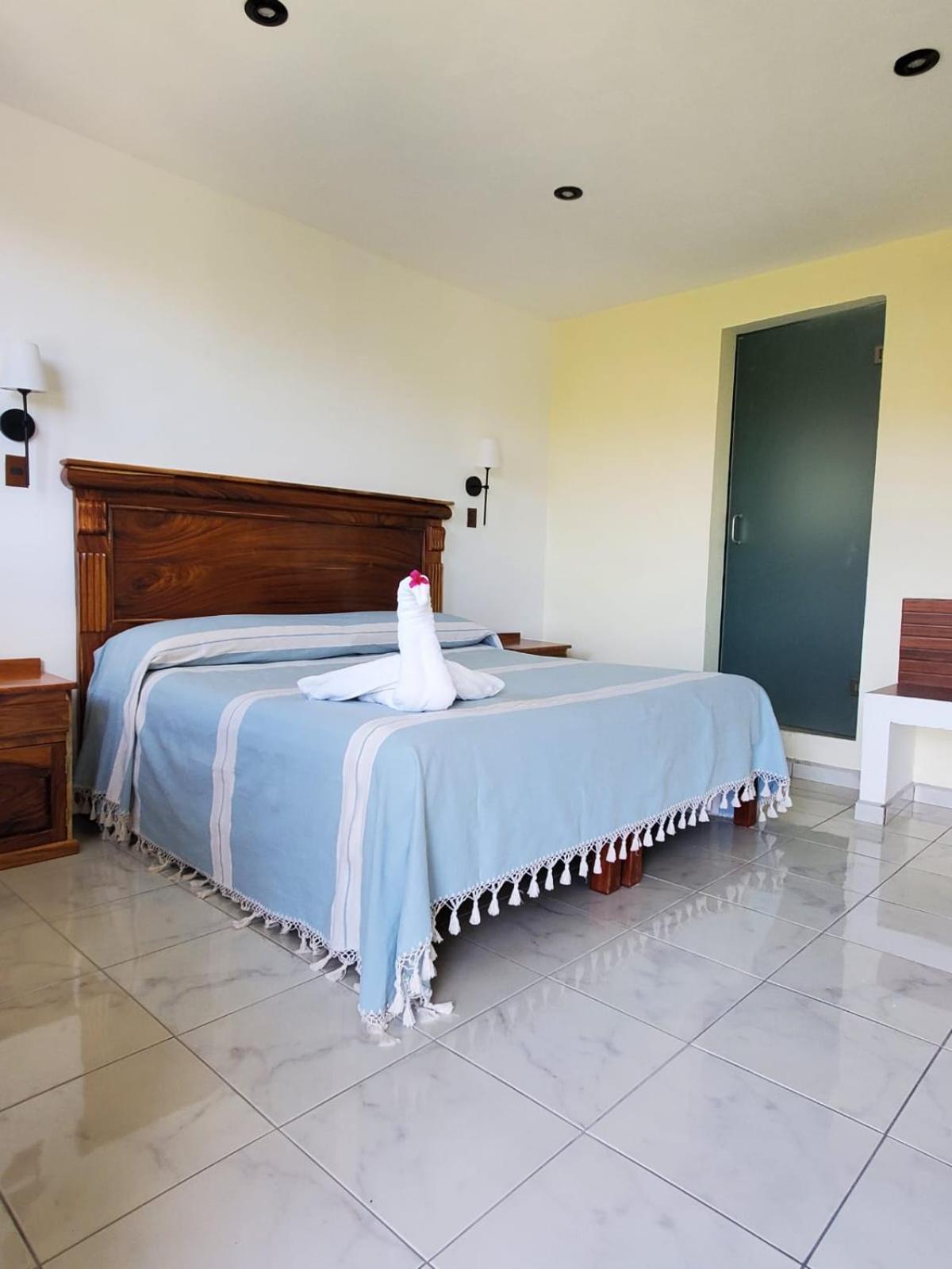 Hotel Posada Camelinas パツクアロ エクステリア 写真
