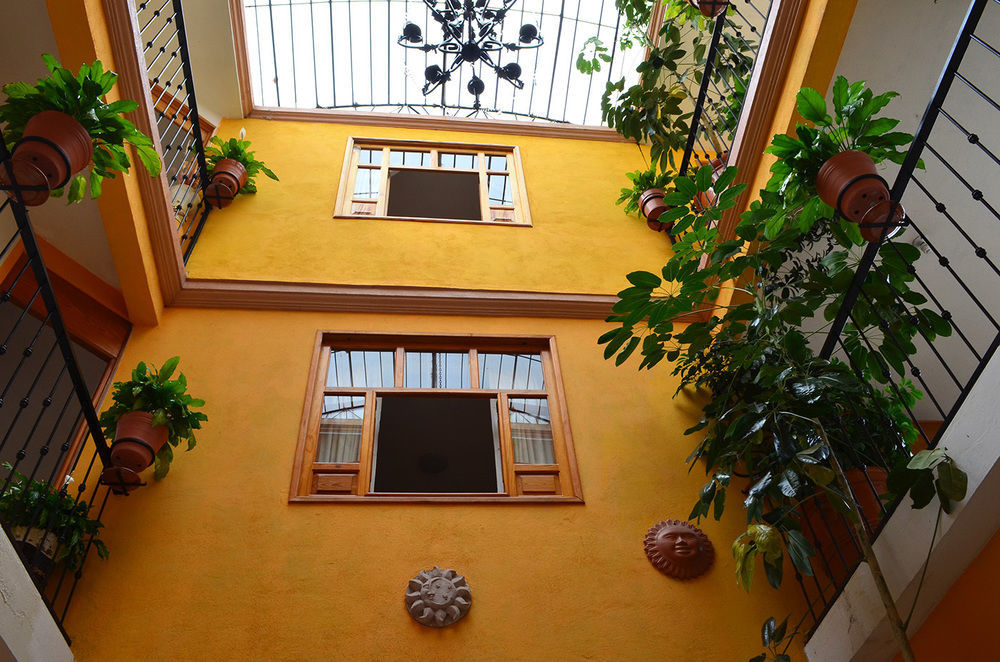 Hotel Posada Camelinas パツクアロ エクステリア 写真