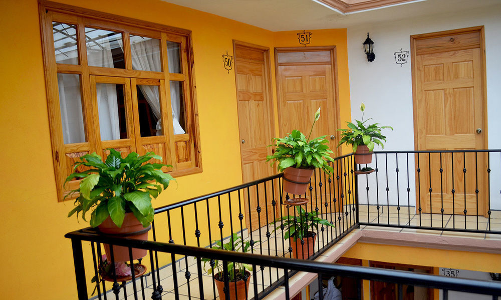 Hotel Posada Camelinas パツクアロ エクステリア 写真