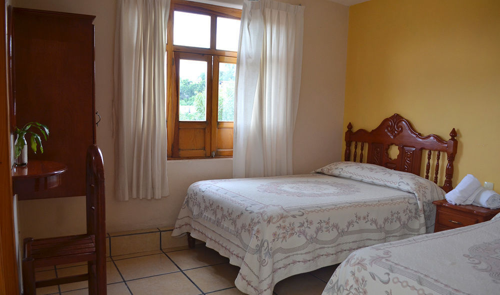 Hotel Posada Camelinas パツクアロ エクステリア 写真