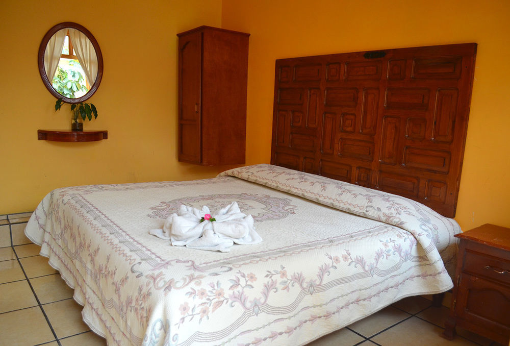 Hotel Posada Camelinas パツクアロ エクステリア 写真