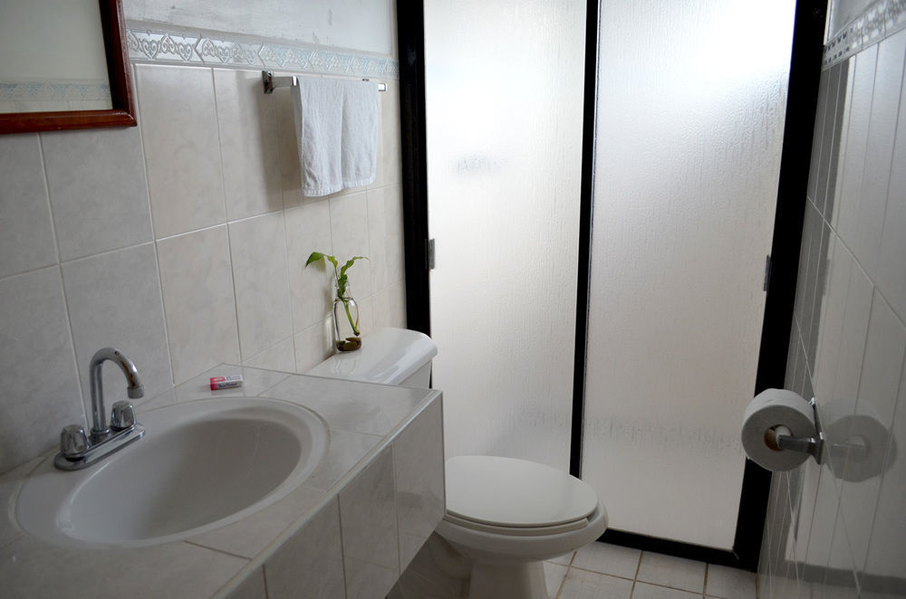Hotel Posada Camelinas パツクアロ エクステリア 写真
