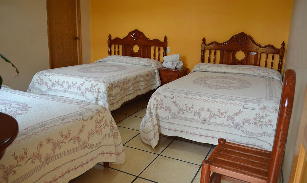 Hotel Posada Camelinas パツクアロ エクステリア 写真