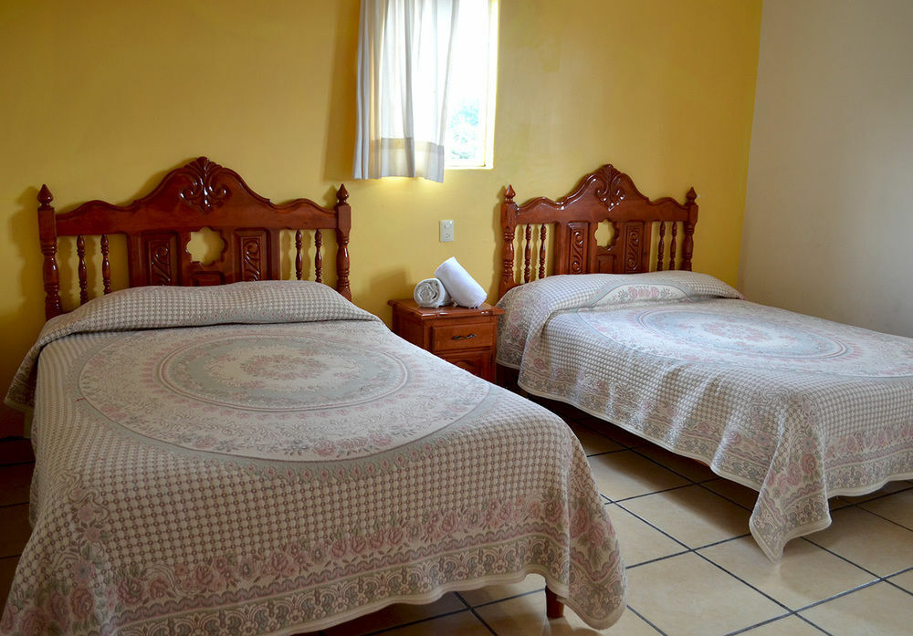 Hotel Posada Camelinas パツクアロ エクステリア 写真