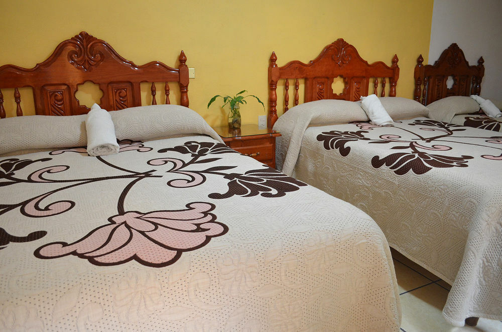 Hotel Posada Camelinas パツクアロ エクステリア 写真