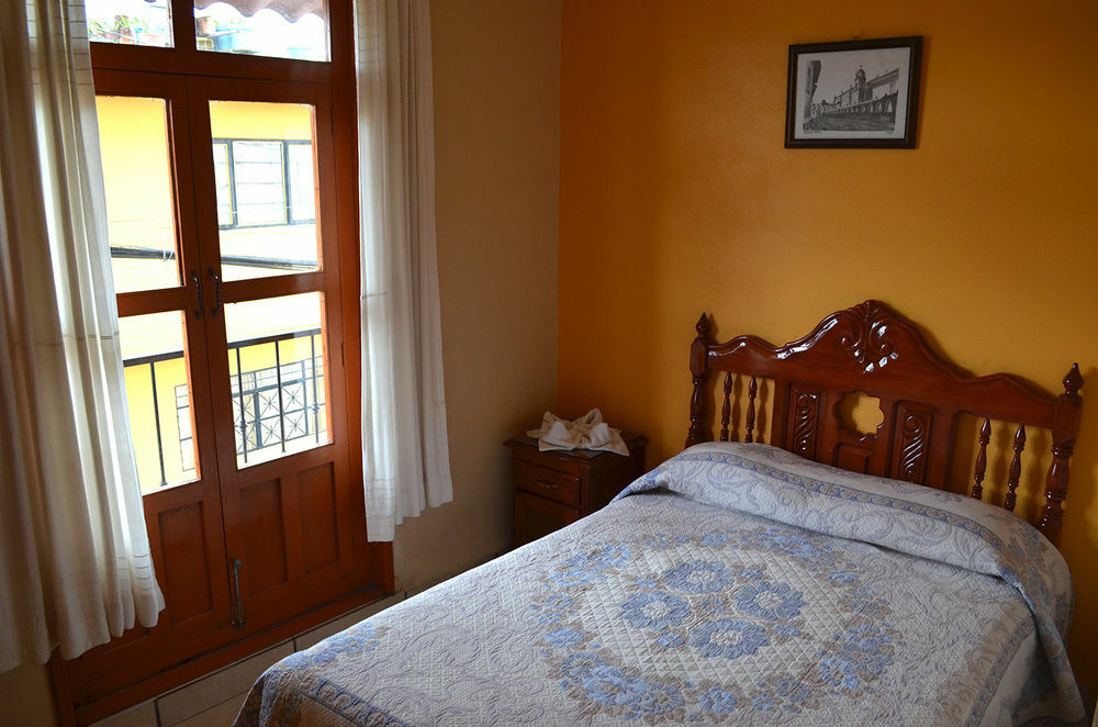 Hotel Posada Camelinas パツクアロ エクステリア 写真