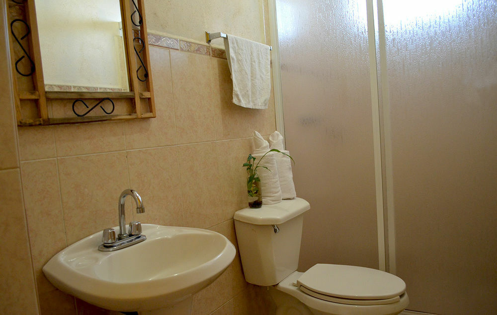 Hotel Posada Camelinas パツクアロ エクステリア 写真